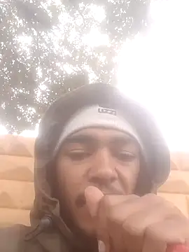 Eezxxx online show from April 14, 2026, 7:02 am