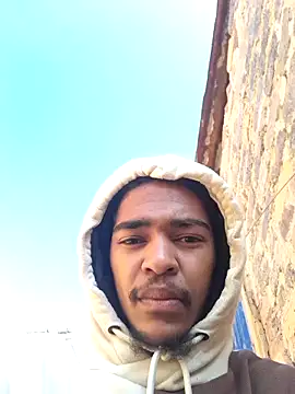 Eezxxx online show from March 27, 2026, 6:33 am