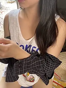 XndSeraphina online show from April 20, 2026, 4:48 am