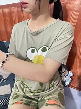 XndSeraphina online show from November 25, 2025, 4:35 am