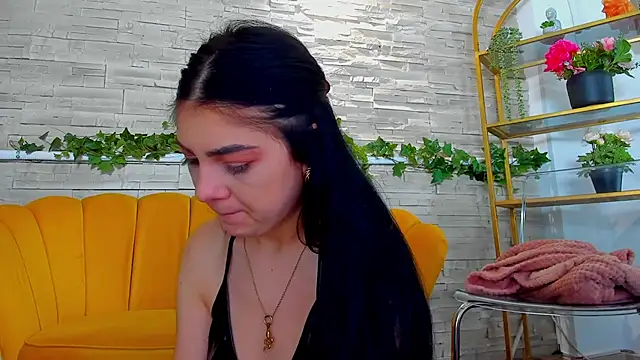 SerennaNoir online show from December 18, 2025, 5:45 am