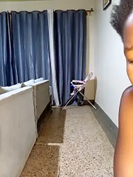 Snapshot of AngelaAbi chatting on December 19, 2025, 5:32 am AngelaAbi online show from December 19, 2025, 5:32 am