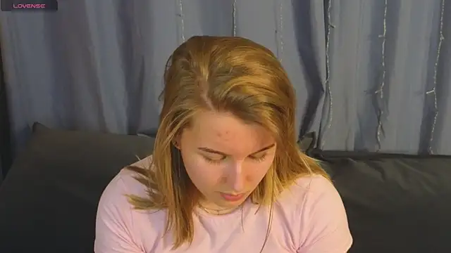 ImiMonroe online show from May 7, 2026, 4:39 am