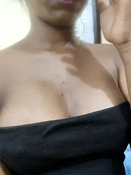 Simran 0011 online show from March 18, 2026, 2:04 am