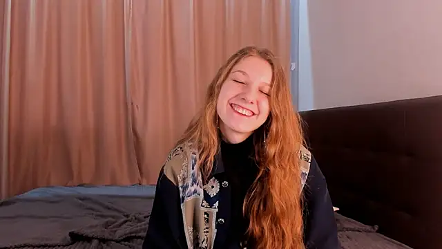 Snapshot of HazeLuneth chatting on February 18, 2026, 6:22 am HazeLuneth online show from February 18, 2026, 6:22 am