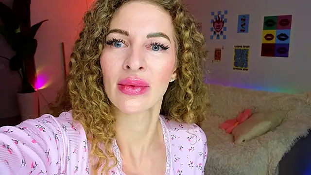 Snapshot of Anna__Herrera chatting on February 18, 2026, 7:21 pm Anna Herrera online show from February 18, 2026, 7:21 pm