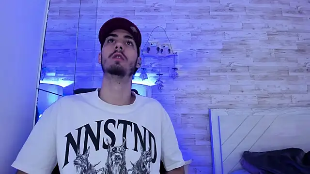 Snapshot of Emir_Ozan_ chatting on January 7, 2026, 11:37 am Emir Ozan online show from January 7, 2026, 11:37 am