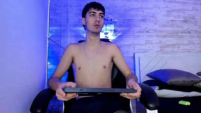 Snapshot of Emir_Ozan_ chatting on December 3, 2025, 11:09 am Emir Ozan online show from December 3, 2025, 11:09 am