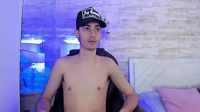 Snapshot of Emir_Ozan_ chatting on January 13, 2026, 11:47 am Emir Ozan online show from January 13, 2026, 11:47 am