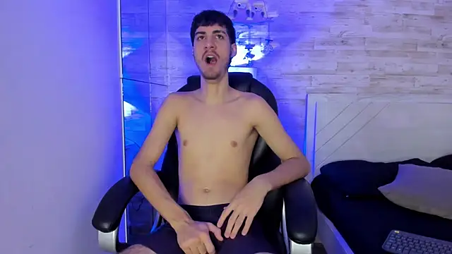 Snapshot of Emir_Ozan_ chatting on December 18, 2025, 11:36 am Emir Ozan online show from December 18, 2025, 11:36 am