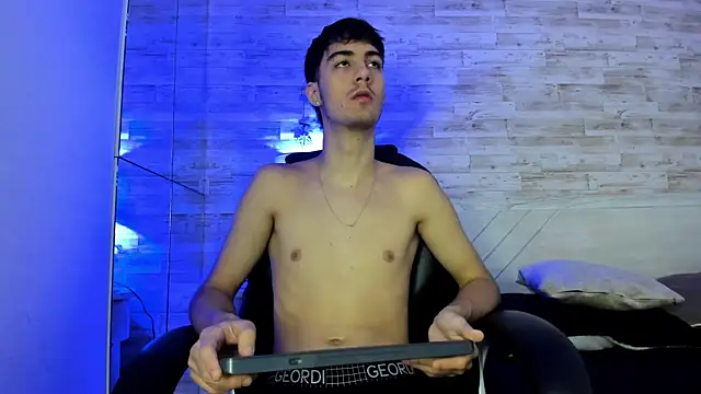 Snapshot of Emir_Ozan_ chatting on December 2, 2025, 11:34 am Emir Ozan online show from December 2, 2025, 11:34 am