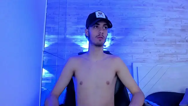 Snapshot of Emir_Ozan_ chatting on December 22, 2025, 11:32 am Emir Ozan online show from December 22, 2025, 11:32 am