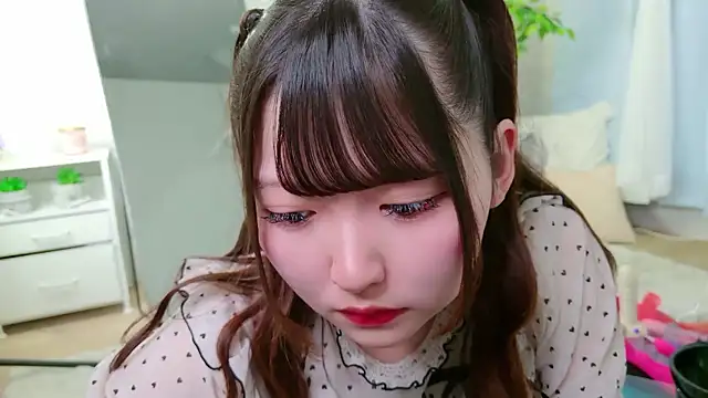  Sakura F online show from May 10, 2026, 6:10 pm