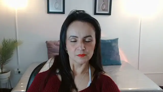 Juliana  lx online show from March 19, 2026, 2:06 pm