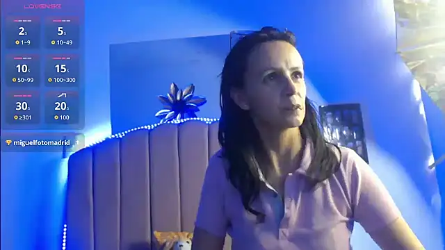 Juliana  lx online show from December 15, 2025, 1:17 pm