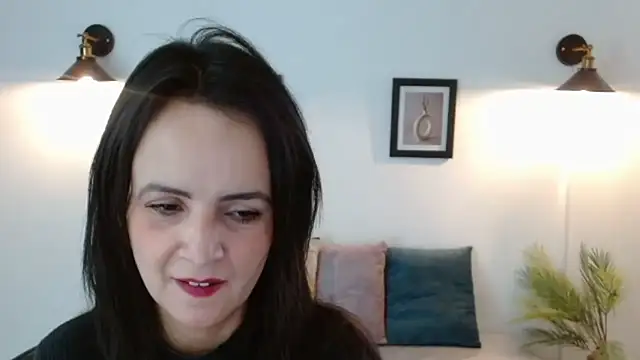 Juliana  lx online show from April 7, 2026, 1:46 pm