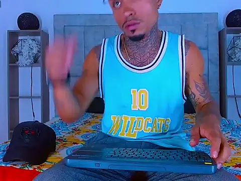 Hot Latino x online show from February 20, 2026, 12:51 pm