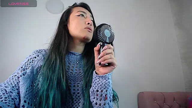 LunaAponte online show from February 7, 2026, 1:46 am