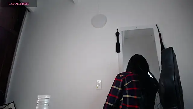 LunaAponte online show from February 6, 2026, 3:24 am