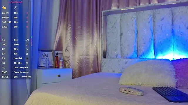 luna-fire online show from March 11, 2026, 3:33 am