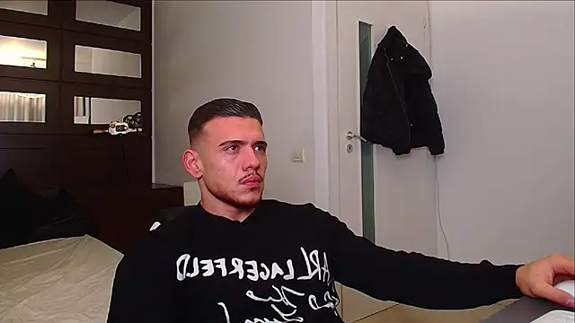 ElijahThorne online show from November 29, 2025, 5:29 am