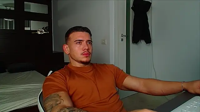 ElijahThorne online show from December 2, 2025, 5:53 am