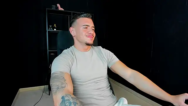 ElijahThorne online show from April 15, 2026, 6:41 am