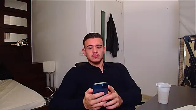 ElijahThorne online show from November 24, 2025, 5:29 am