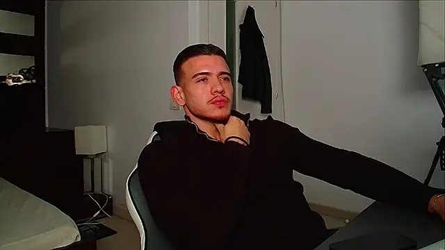 ElijahThorne online show from November 25, 2025, 5:52 am