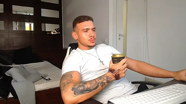 ElijahThorne online show from February 4, 2026, 9:48 am