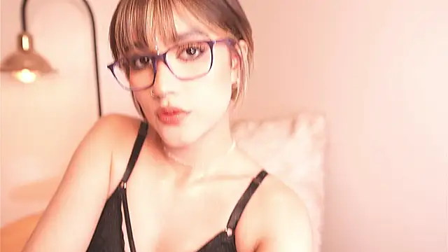 Snapshot of Mackenzie_Lia chatting on February 18, 2026, 7:54 pm Mackenzie Lia online show from February 18, 2026, 7:54 pm