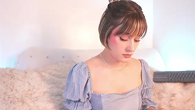 Snapshot of Mackenzie_Lia chatting on February 5, 2026, 12:28 am Mackenzie Lia online show from February 5, 2026, 12:28 am