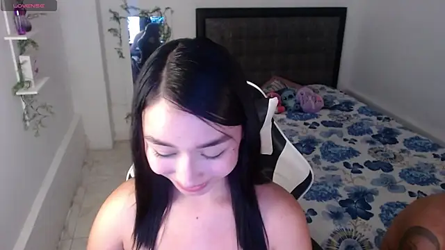Ariel Laurentt online show from July 22, 2026, 4:25 am