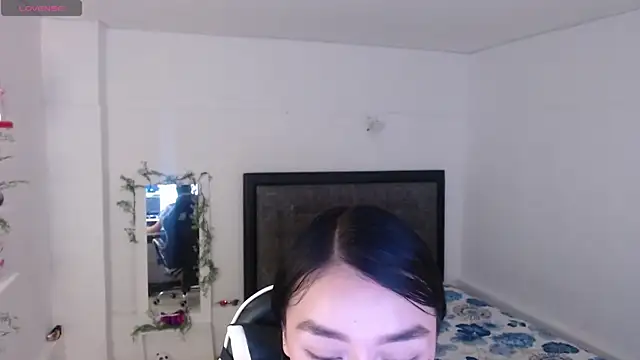 Ariel Laurentt online show from July 19, 2026, 3:48 am