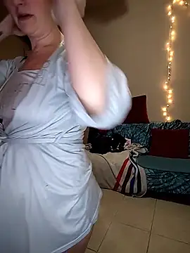 LaylaLucis online show from February 6, 2026, 9:44 pm