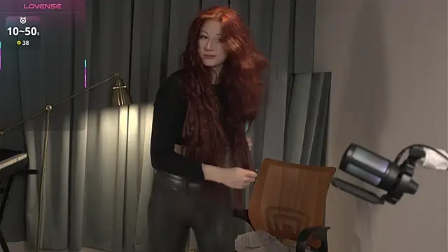 caty cuddly online show from December 3, 2025, 10:09 pm