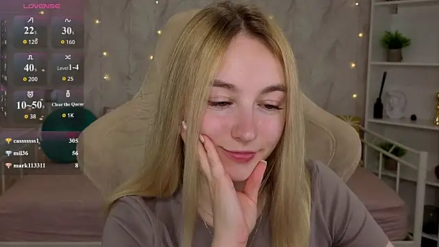 Snapshot of Shy_Polly chatting on July 23, 2026, 1:58 am Shy Polly online show from July 23, 2026, 1:58 am