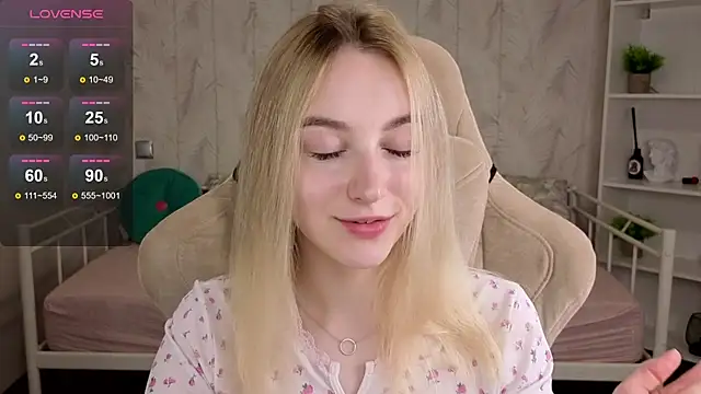Snapshot of Shy_Polly chatting on June 23, 2026, 12:08 am Shy Polly online show from June 23, 2026, 12:08 am