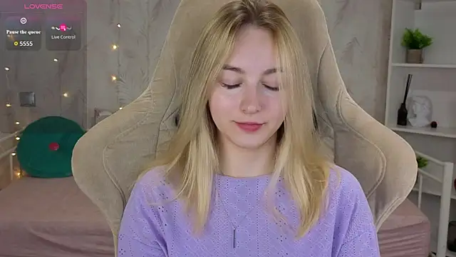 Snapshot of Shy_Polly chatting on July 19, 2026, 12:08 am Shy Polly online show from July 19, 2026, 12:08 am