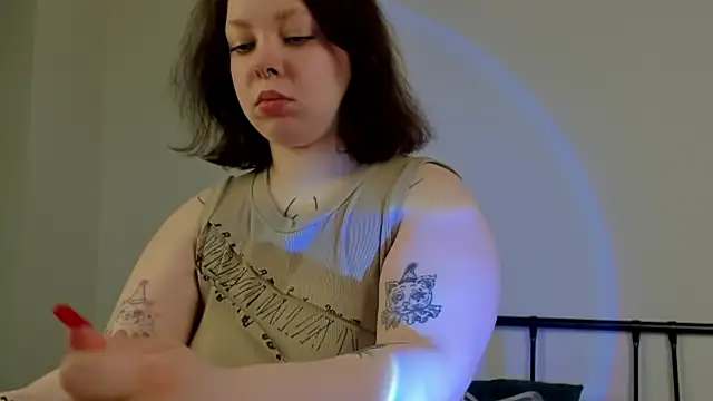 Snapshot of Vlada_vv chatting on April 2, 2026, 5:25 am Vlada vv online show from April 2, 2026, 5:25 am