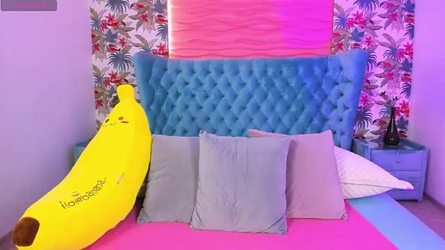 Snapshot of WispWitch chatting on November 21, 2025, 1:21 pm WispWitch online show from November 21, 2025, 1:21 pm