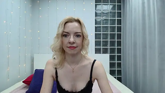 Snapshot of Brightly_Heizer chatting on April 21, 2026, 12:34 am Brightly Heizer online show from April 21, 2026, 12:34 am