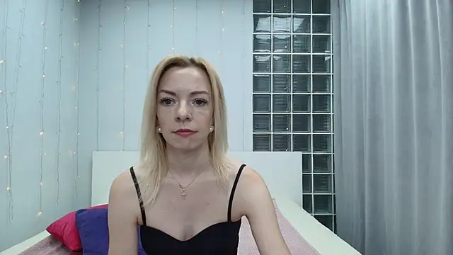 Snapshot of Brightly_Heizer chatting on May 5, 2026, 12:35 am Brightly Heizer online show from May 5, 2026, 12:35 am