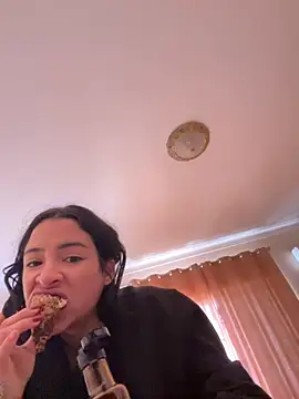 Snapshot of bella_Matos chatting on November 24, 2025, 12:05 pm bella Matos online show from November 24, 2025, 12:05 pm