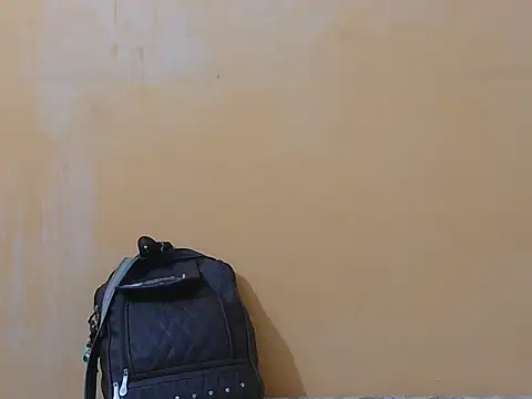 Snapshot of Honey_Baby1 chatting on January 8, 2026, 5:46 am Honey Baby1 online show from January 8, 2026, 5:46 am