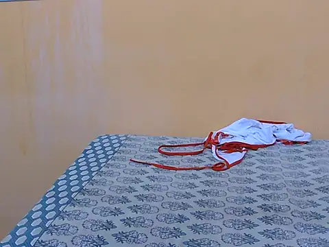 Snapshot of Honey_Baby1 chatting on February 14, 2026, 6:02 am Honey Baby1 online show from February 14, 2026, 6:02 am