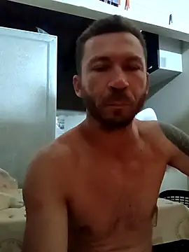 RobertoLuiz84 online show from March 4, 2026, 5:04 am