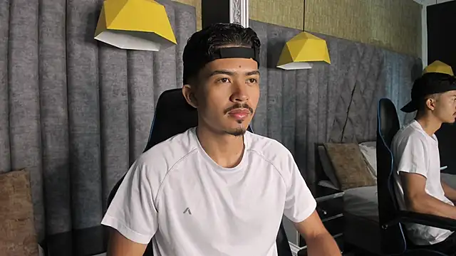 NicolaiKarav online show from December 4, 2025, 11:42 am