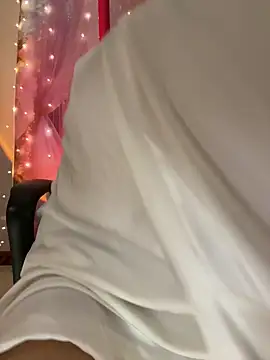 yuanbao bao online show from December 22, 2025, 4:40 pm