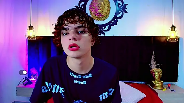 Skyee angel online show from December 18, 2025, 7:18 pm